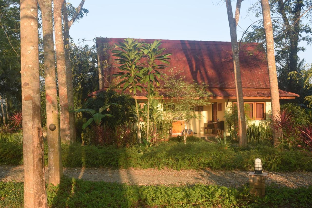 Hotel Manora Garden Phang-nga Exterior foto