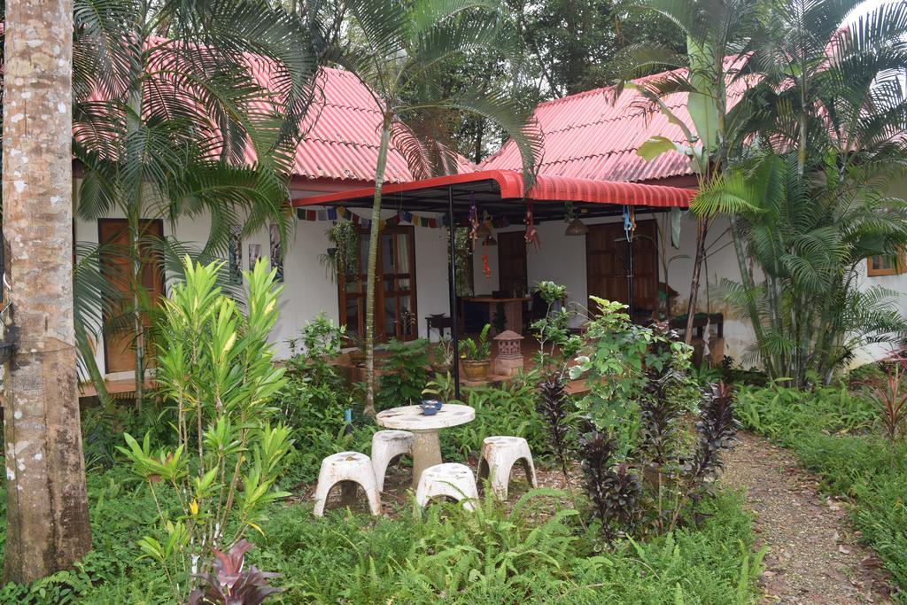 Hotel Manora Garden Phang-nga Exterior foto