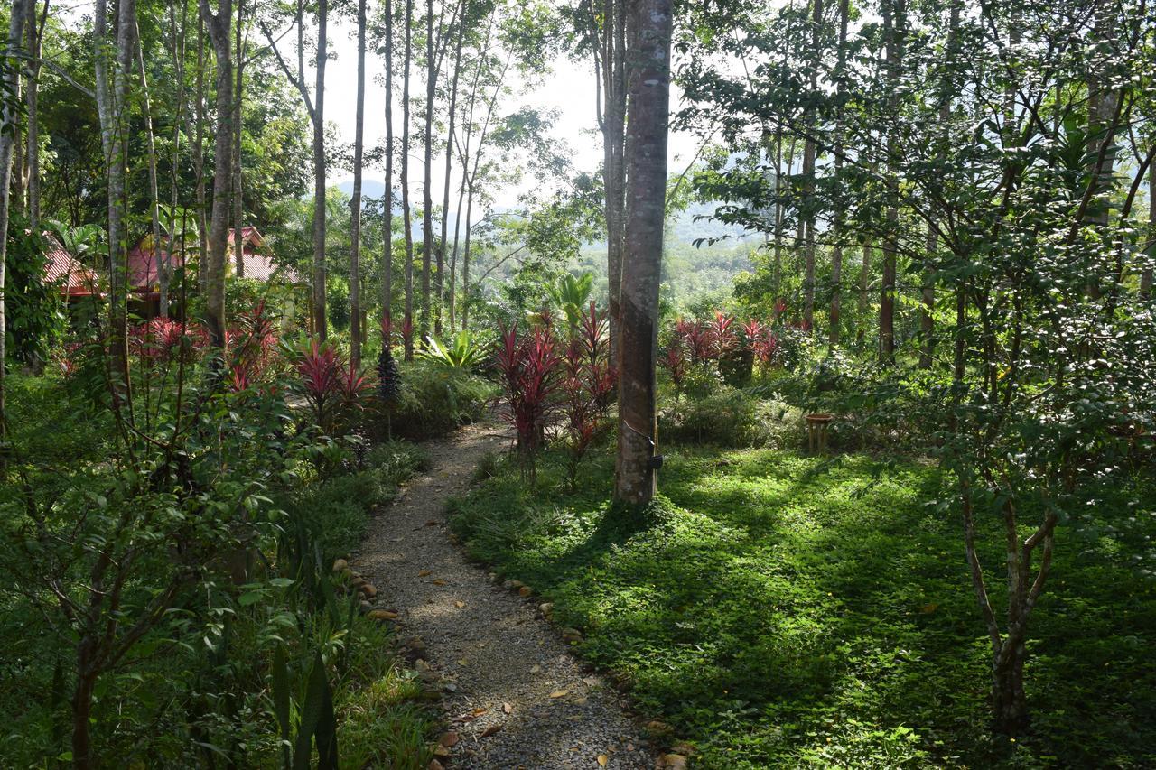 Hotel Manora Garden Phang-nga Exterior foto
